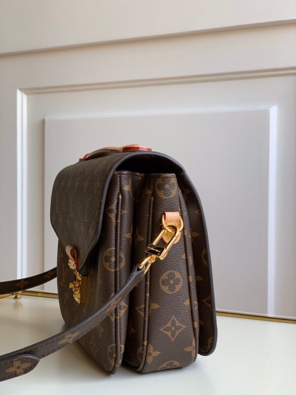 LOUIS VUITTON MONOGRAM CANVAS POCHETTE MÉTIS 25CM M44875 - Image 3