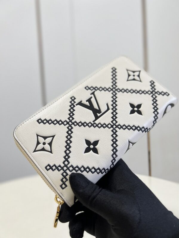LOUIS VUITTON ZIPPY WALLET BEIGE M81138 - Image 2