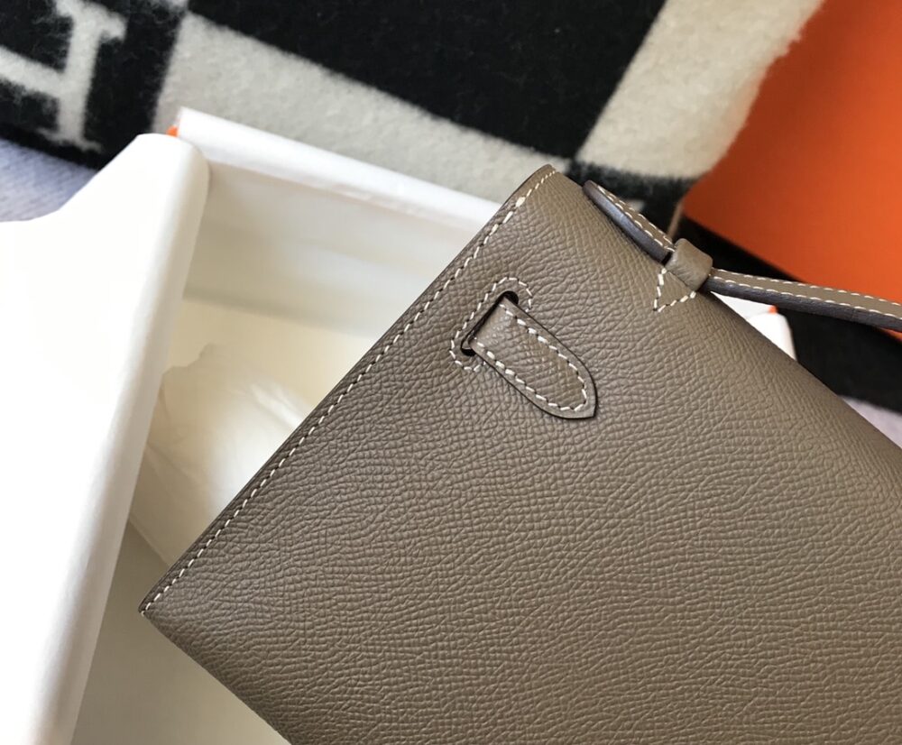 HERMES MINI KELLY POCHETTE GOLD TONED HARDWARE DARK BEIGE 22CM - Image 9