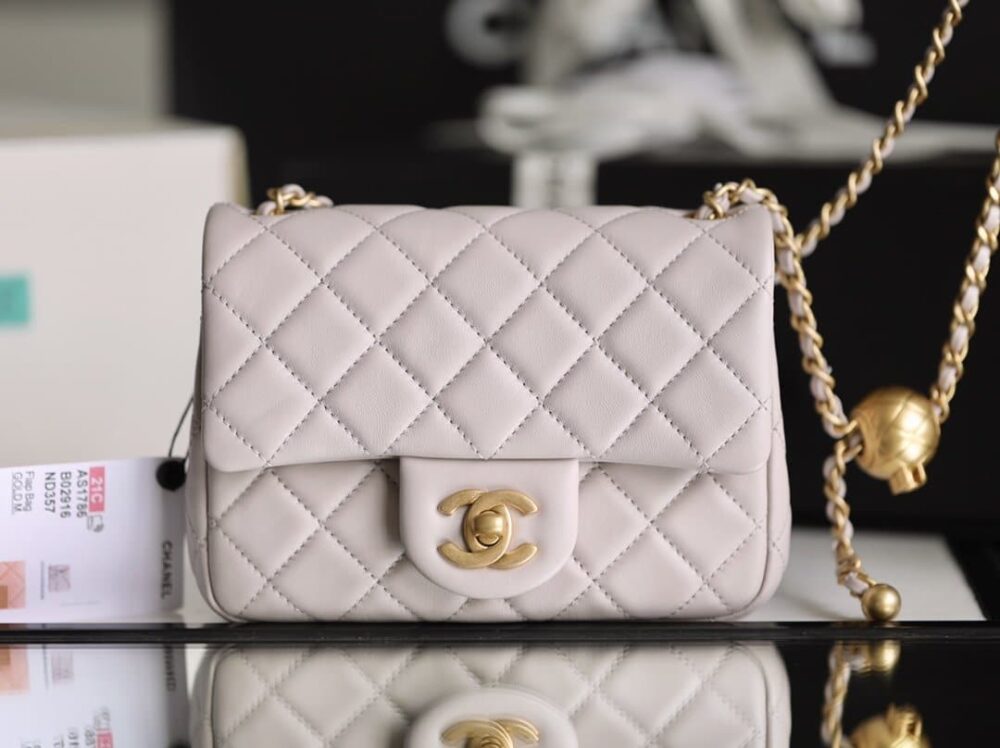 CHANEL QUILTED MINI FLAP BAG LIGHT PURPLE 18CM - Image 2