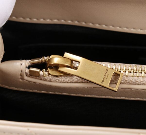 SAINT LAURENT LOULOU SMALL CHAIN BAG IN MATELASSÉ Y DARK BEIGE GOLD 25CM 494699DV7272721 - Image 7