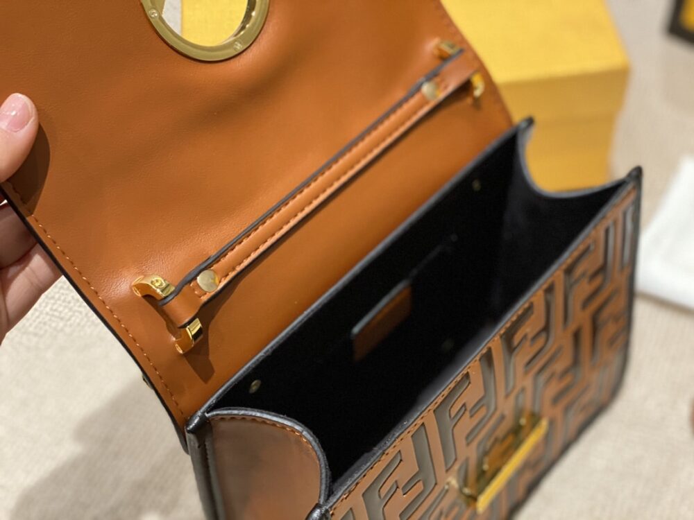 FENDI FF LOGO BOTTOM BROWN BAG 22CM - Image 7