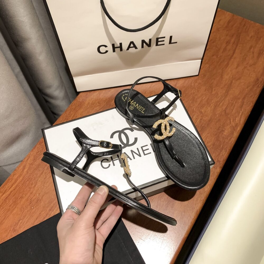 CHANEL GOLD PEARL CC LOGO THONG SANDALS BLACK - Image 7