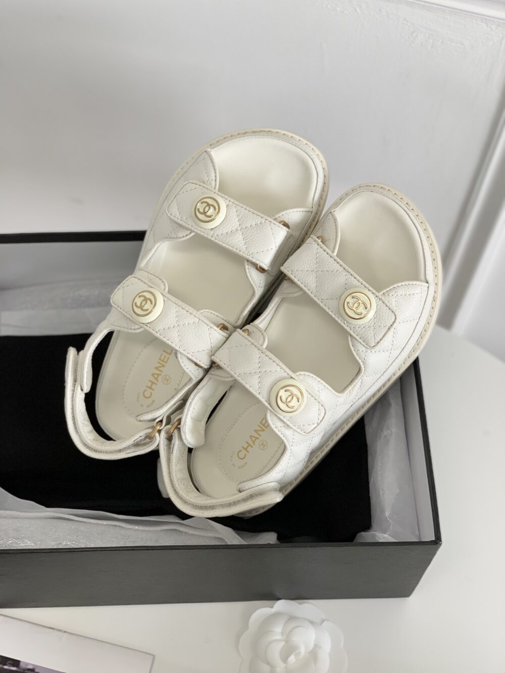 CHANEL CC BUTTON VELCRO WHITE SANDALS GRAINED LEATHER - Image 9