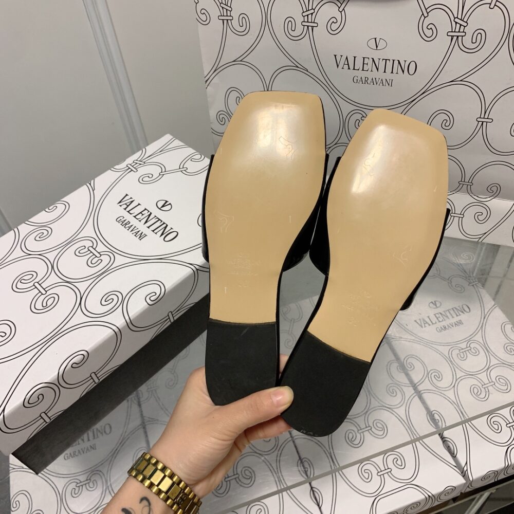 VALENTINO VLOGO SIGNATURE SQUARE TOE SLIDE BLACK SANDAL - Image 9