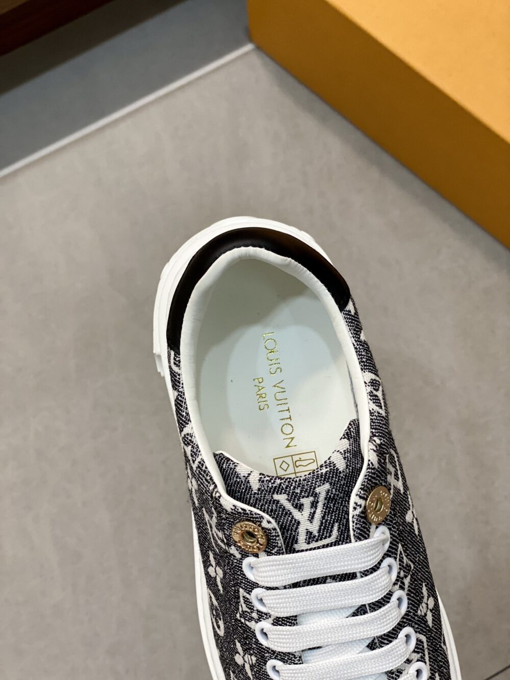 LOUIS VUITTON TIME OUT SNEAKER 1AAW2S - Image 2