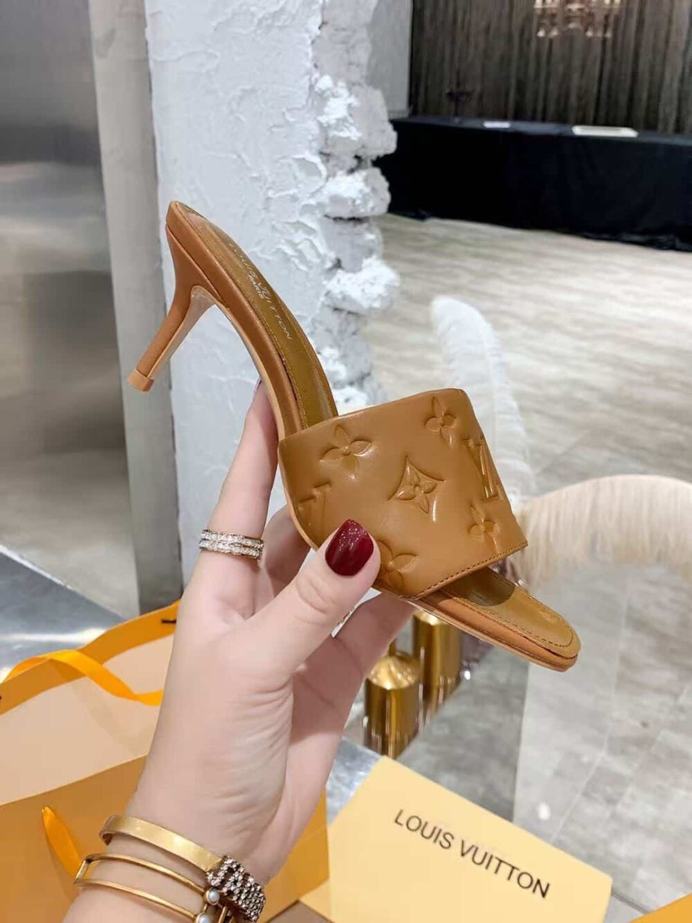 LOUIS VUITTON REVIVAL MULE BROWN - Image 4