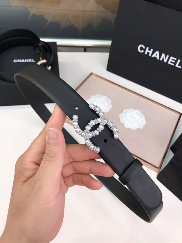 CHANEL CC SILVER BELT LEATHER WITH PEARLS 28MM - Image 5