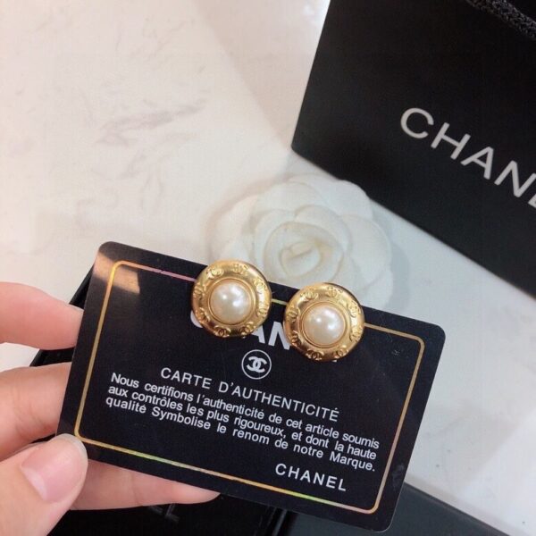 CHANEL BUTTON GOLD EARRINGS - Image 7