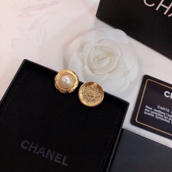CHANEL BUTTON GOLD EARRINGS - Image 3