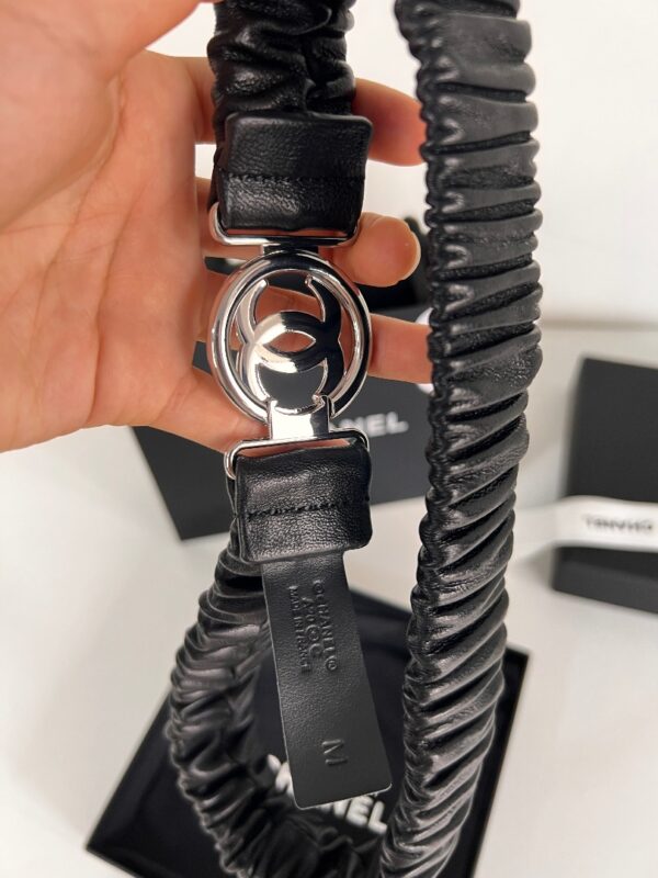 CHANEL BETL WITH SILVER CC LOGO 30MM - Image 5