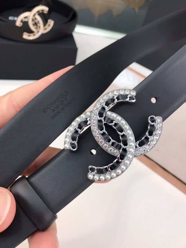 CHANEL CC LOGO IN SILVER METAL AND BLACK LEATHER 28MM - Image 2