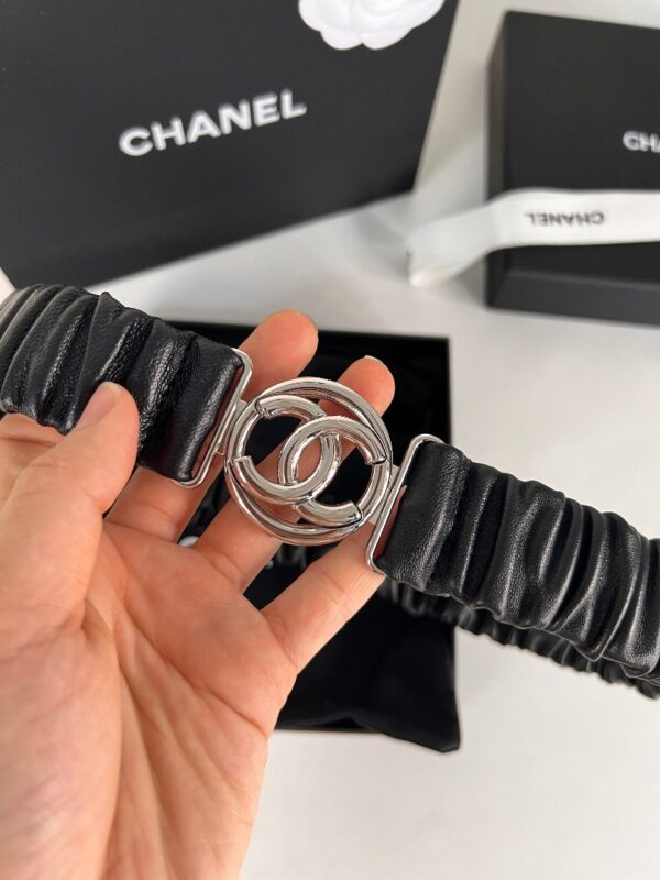 CHANEL BETL WITH SILVER CC LOGO 30MM - Image 3