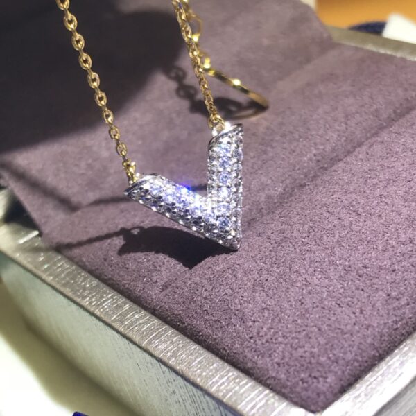 LOUIS VUITTON CRYSTAL ESSENTIAL V NECKLACE M68033 - Image 4