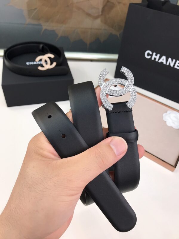 CHANEL PEARL CRYSTAL SILVER QUEEN OF FRANCE CC BELT 28MM - Image 5