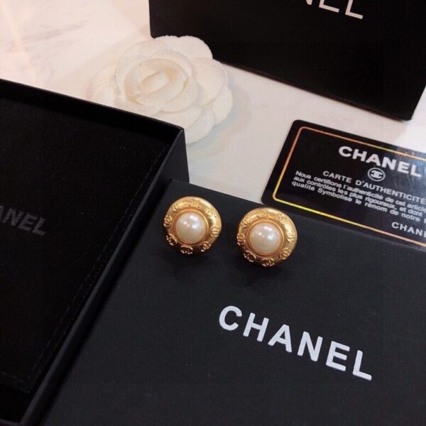 CHANEL BUTTON GOLD EARRINGS - Image 4