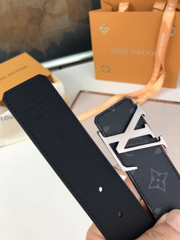 LOUIS VUITTON LV INITIALES REVERSIBLE  BELT MONOGRAM ECLIPSE SILVER METAL 4CM - Image 2