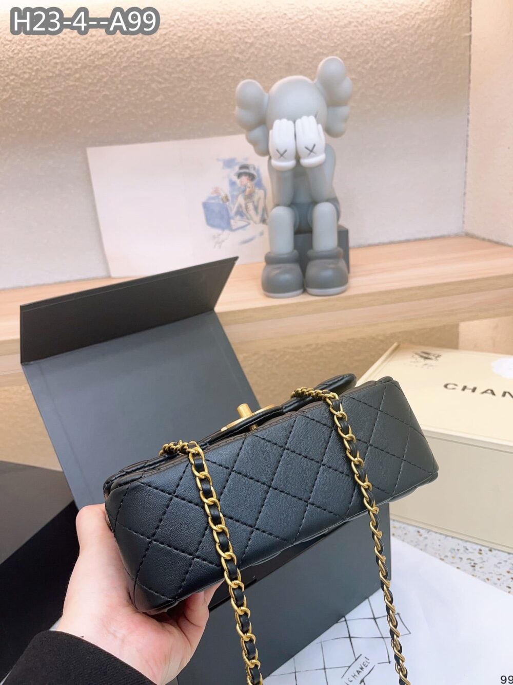 CHANEL 22B FLAP BAG WITH GOLD HARDWARE TOP HANDLE BLACK 21CM AS2431 - Image 2