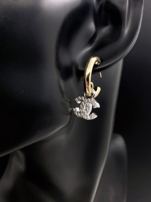 CHANEL PEARLS CC LOGO EARRINGS - Image 7