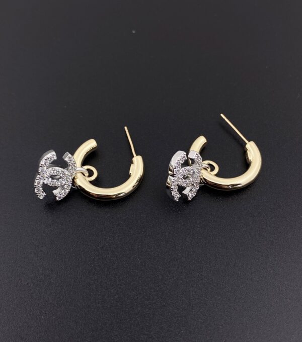 CHANEL PEARLS CC LOGO EARRINGS - Image 6