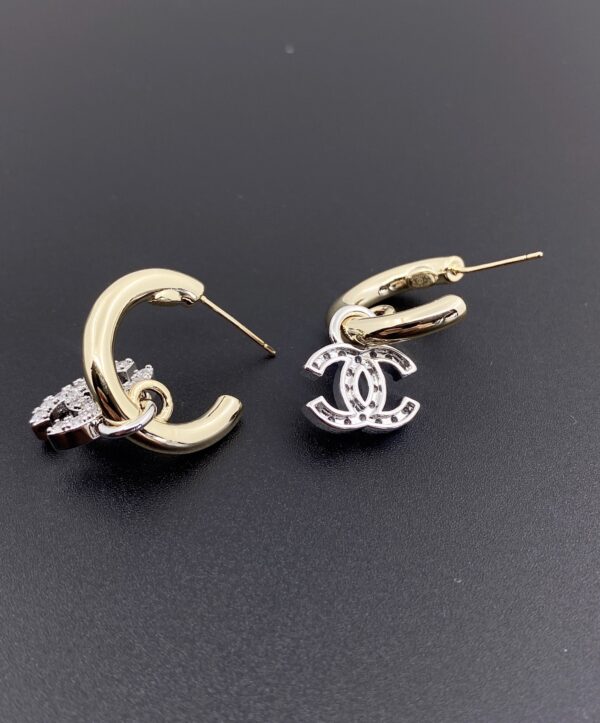 CHANEL PEARLS CC LOGO EARRINGS - Image 5