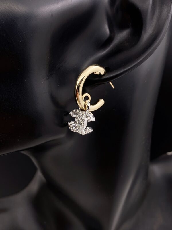 CHANEL PEARLS CC LOGO EARRINGS - Image 3
