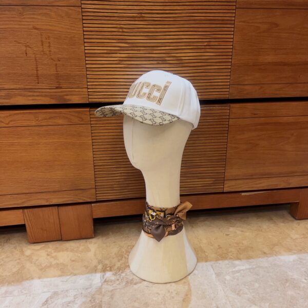 GUCCI LETTER GG CANVAS BASEBALL CAP WHITE - Image 4