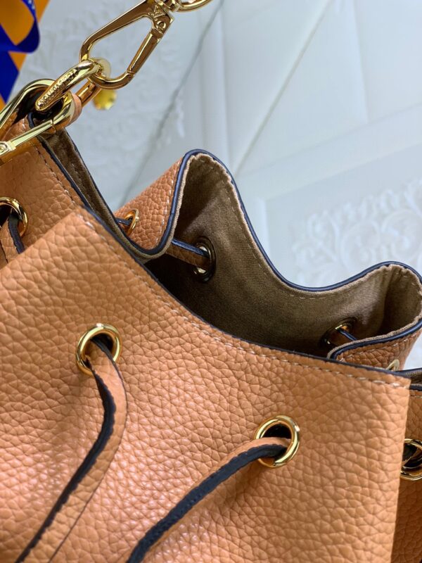 LOUIS VUITTON LOCKME BUCKET BROWN 23CM - Image 3