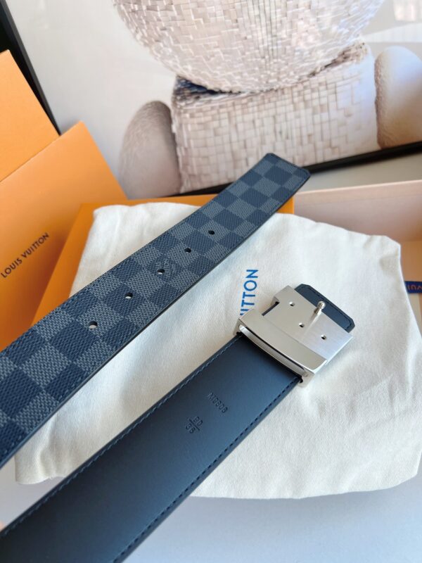 LOUIS VUITTON LV INITIALES REVERSIBLE BELT NAVY 40CM - Image 5
