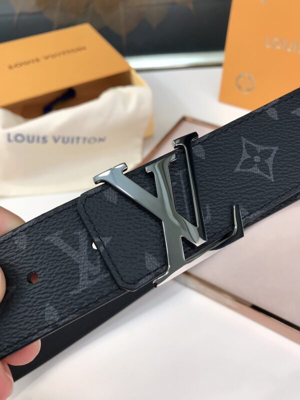 LOUIS VUITTON LV INITIALES REVERSIBLE  BELT MONOGRAM ECLIPSE SILVER METAL 4CM - Image 6
