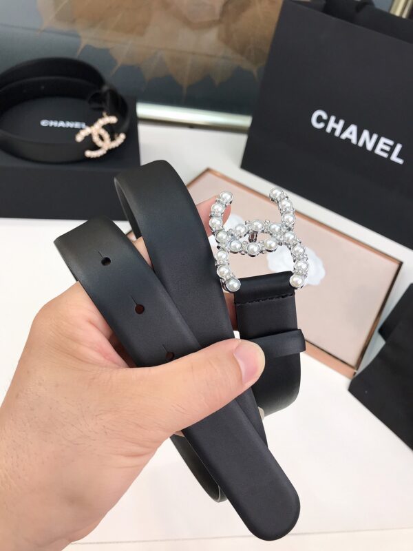 CHANEL CC SILVER BELT LEATHER WITH PEARLS 28MM - Image 3