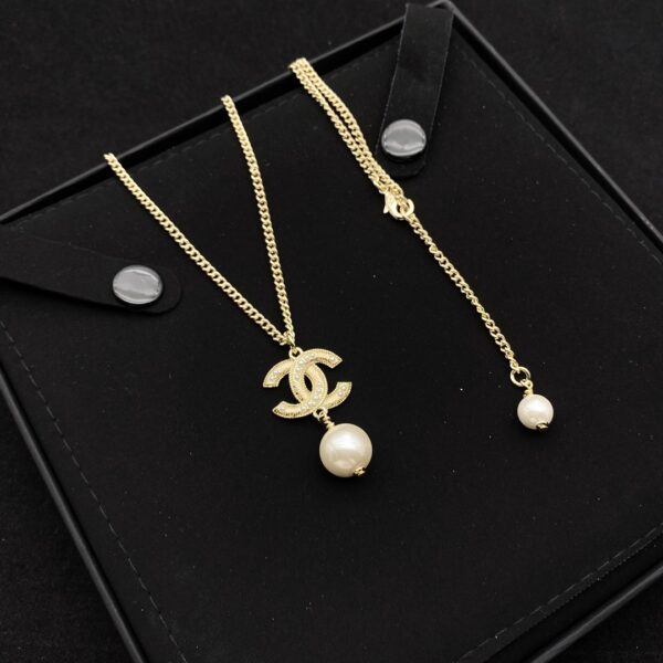 CHANEL CC PEARL GOLD NECKLACE - Image 2