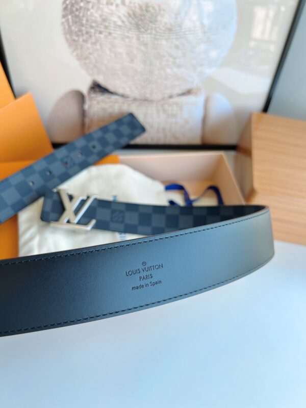 LOUIS VUITTON LV INITIALES REVERSIBLE BELT NAVY 40CM - Image 2