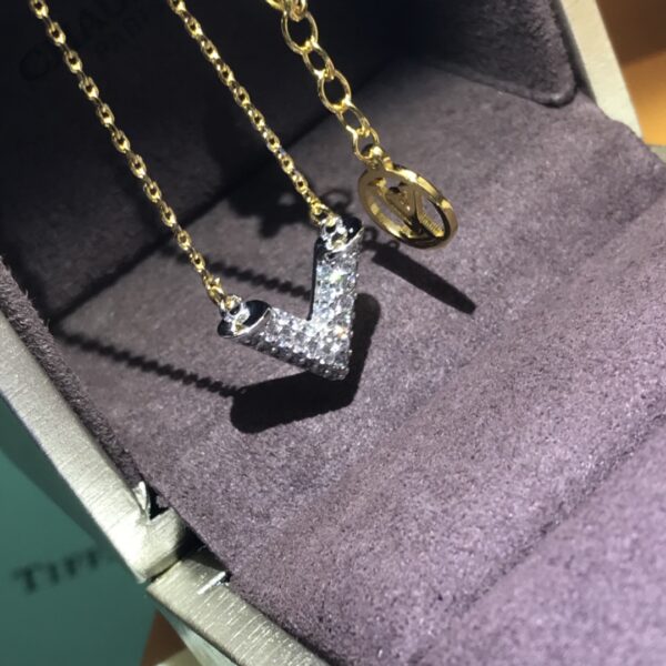 LOUIS VUITTON CRYSTAL ESSENTIAL V NECKLACE M68033 - Image 2