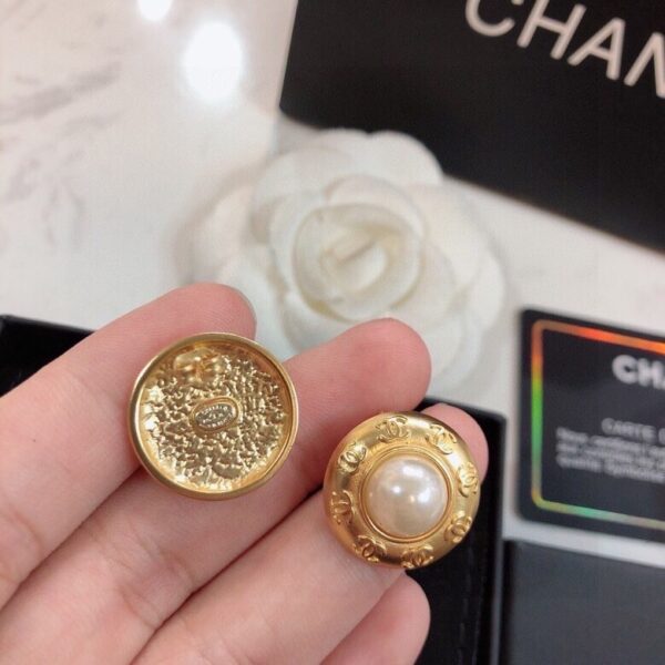 CHANEL BUTTON GOLD EARRINGS - Image 2