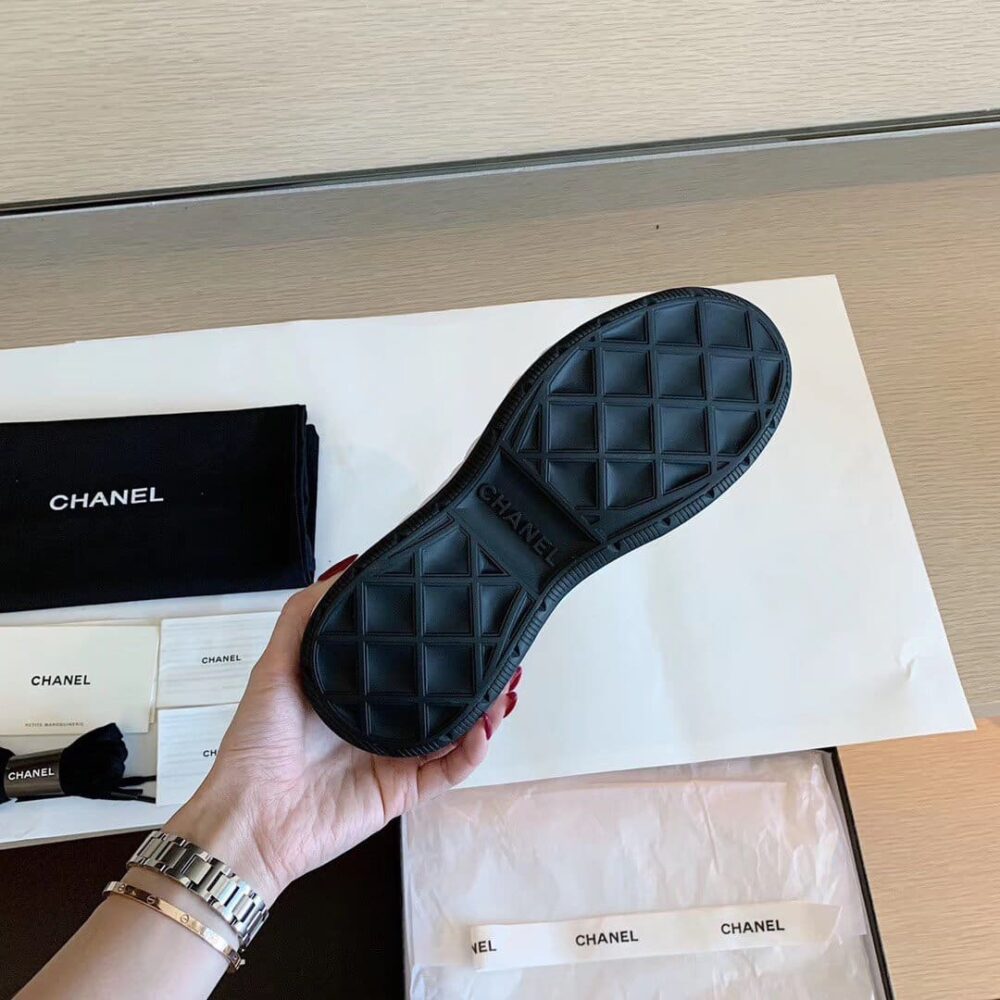 CHANEL VELVET SNEAKER IVORY AND BLACK G35617 - Image 9