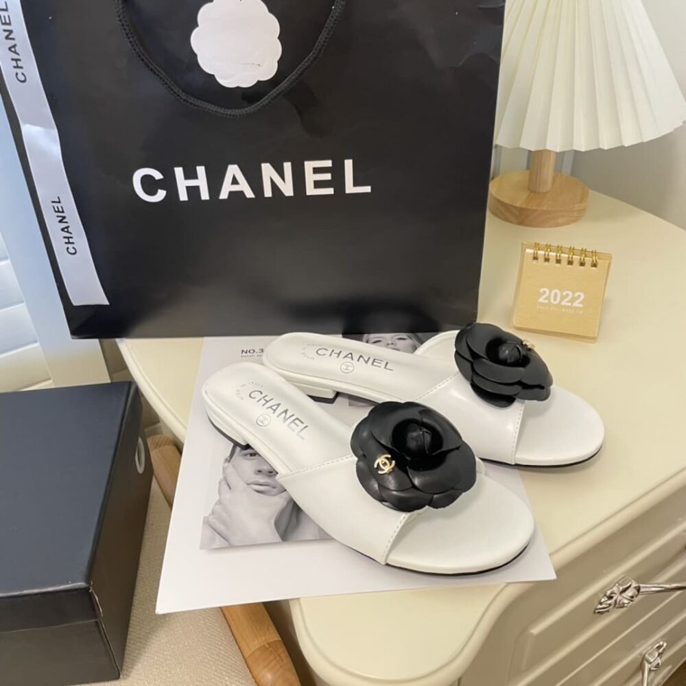 CHANEL BLACK CAMELLIA SLIDES WHITE - Image 6