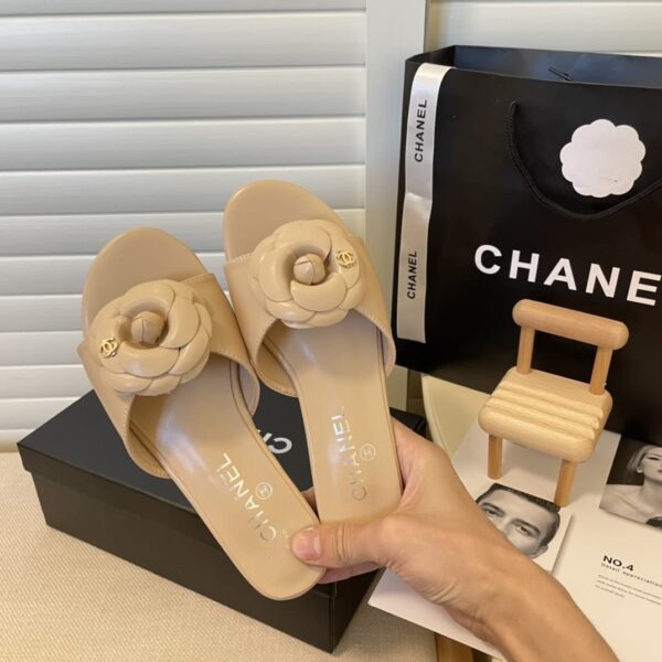 CHANEL CAMELLIA SLIDES BEIGE - Image 5