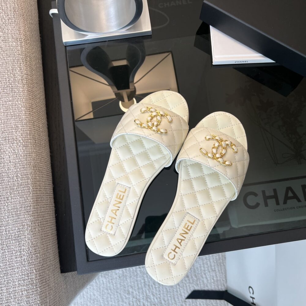 CHANEL 23P QUILTED CC CHAIN MULE SANDAL WHITE - Image 6