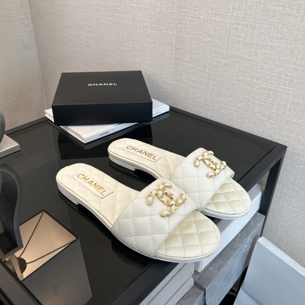 CHANEL 23P QUILTED CC CHAIN MULE SANDAL WHITE - Image 9