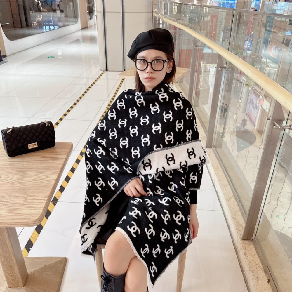 CHANEL CC LOGO CAMELLIA SCARF WHITE BLACK - Image 3
