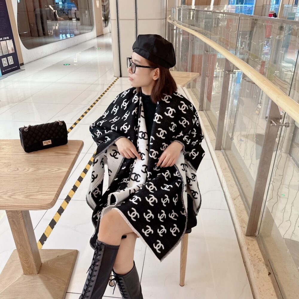 CHANEL CC LOGO CAMELLIA SCARF WHITE BLACK - Image 2