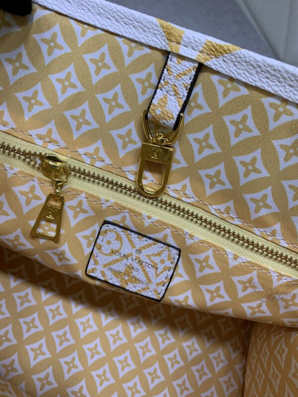 LOUIS VUITTON LV BY THE POOL ONTHEGO PM YELLOW 25 CM - Image 2