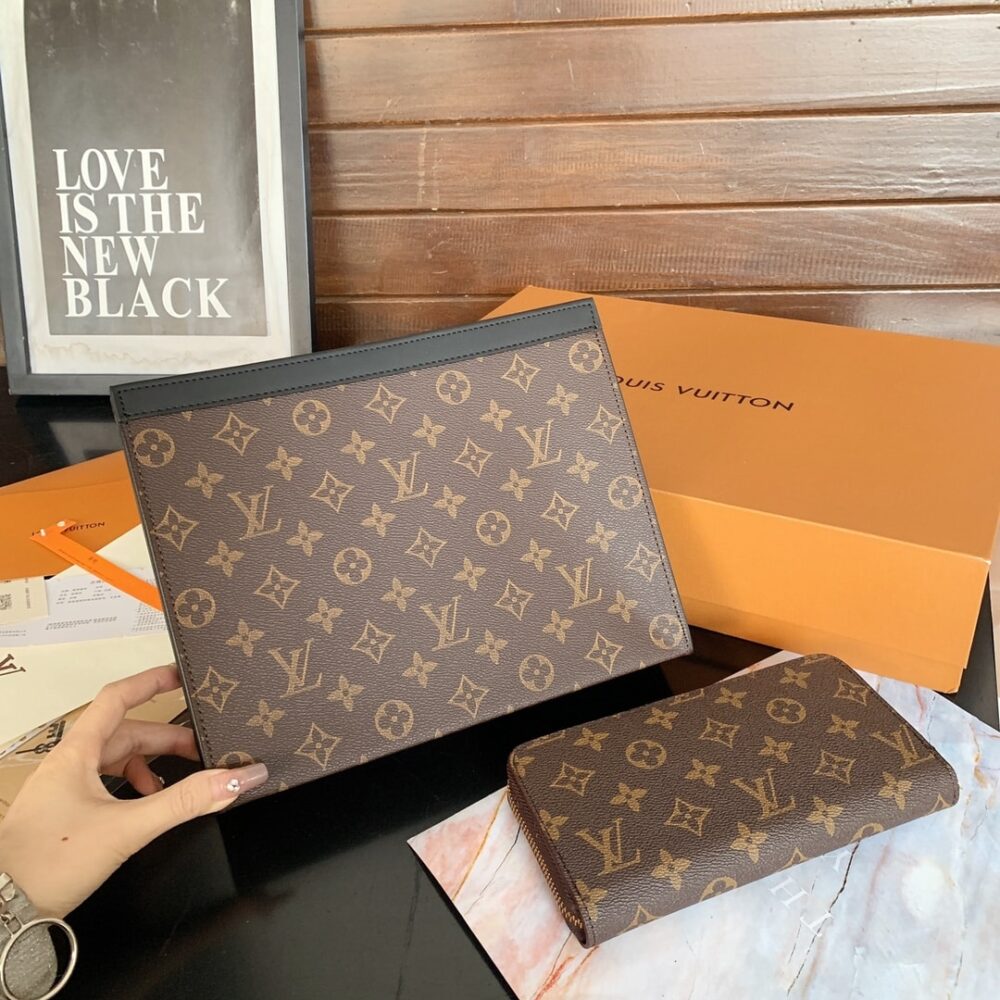LOUIS VUITTON VOYAGE MM POCHETTE MONOGRAM BROWN 26CM - Image 2