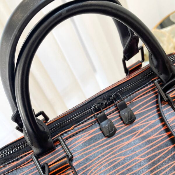 LOUIS VUITTON KEEPALL BANDOULIÈRE 50 GRADIENT ELECTRIC SUN 32CM M23174 - Image 6