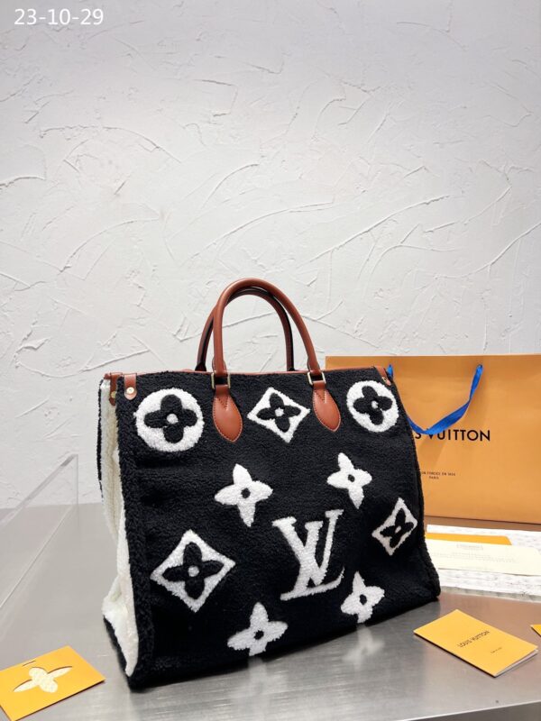 LOUIS VUITTON ONTHEGO MONOGRAM TEDDY FLEECE BLACK AND WHITE 40CM - Image 2