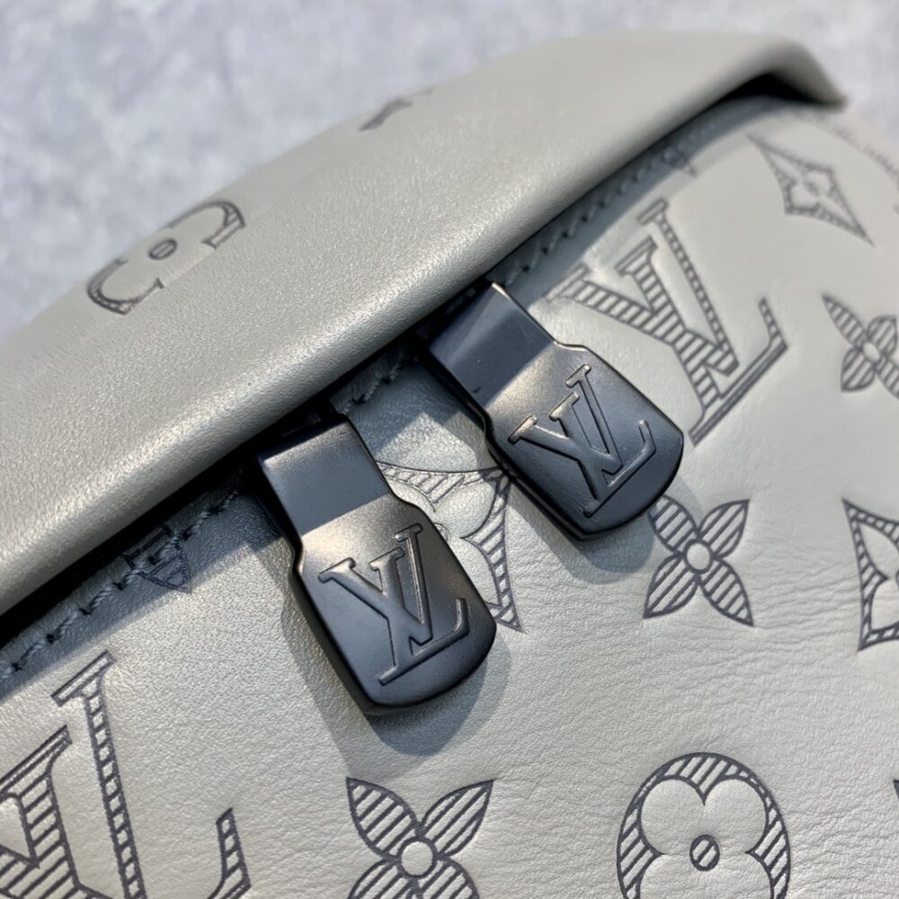 LOUIS VUITTON DISCOVERY BUMBAG GREY 26CM - Image 6