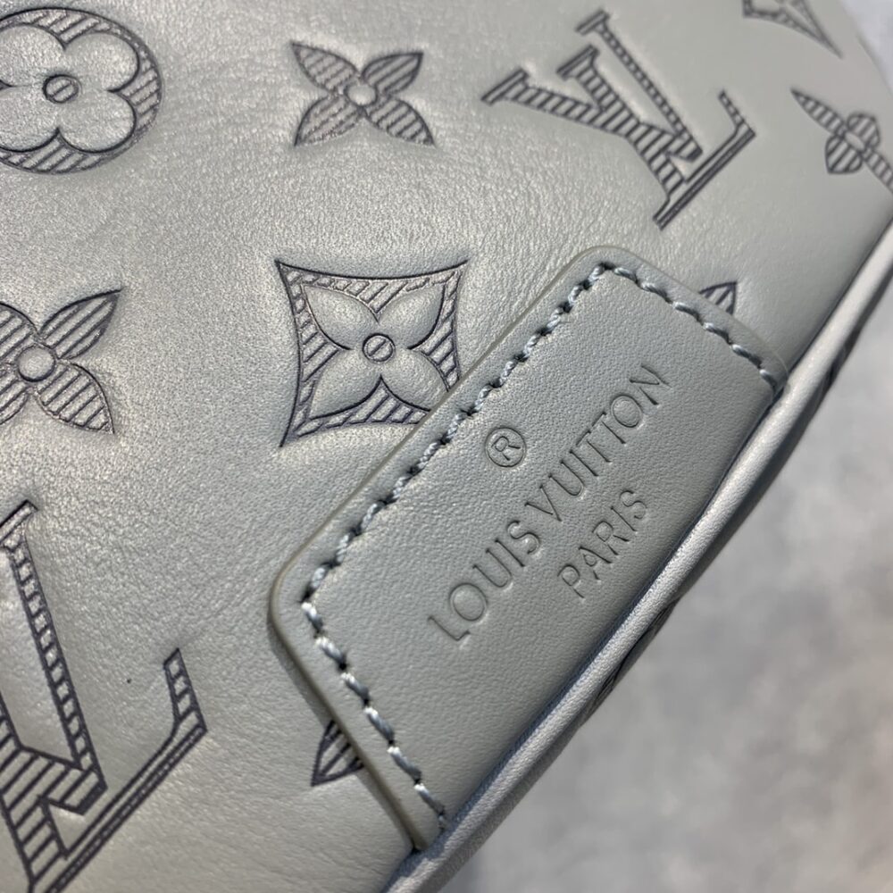 LOUIS VUITTON DISCOVERY BUMBAG GREY 26CM - Image 7