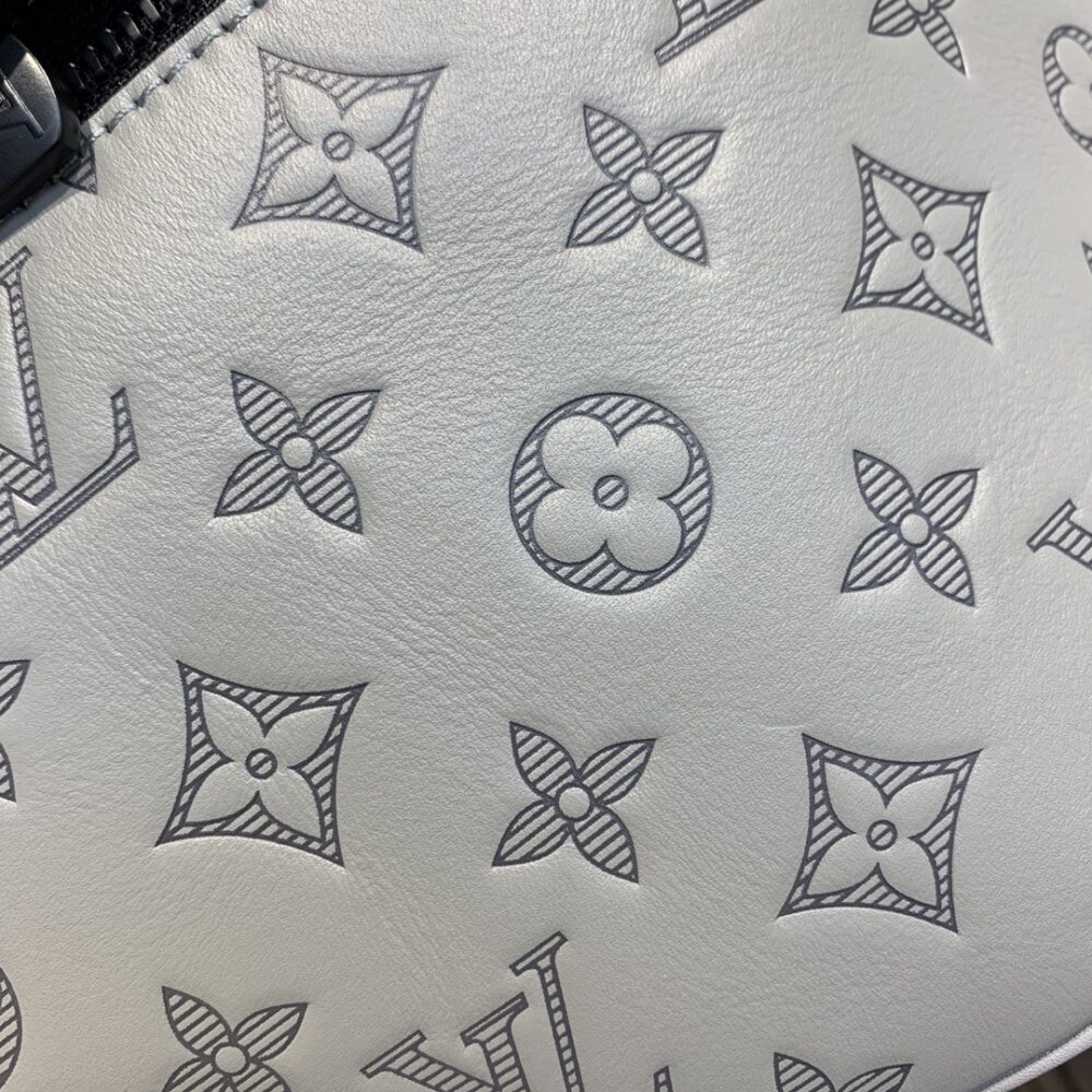 LOUIS VUITTON DISCOVERY BUMBAG GREY 26CM - Image 8
