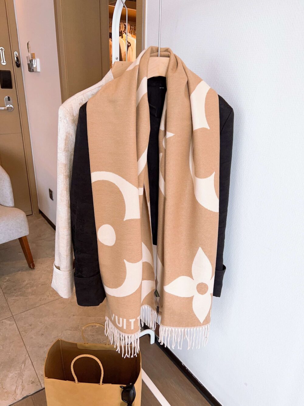 LOUIS VUITTON ULTIMATE SHINE SCARF BEIGE 180CM M77855 - Image 3